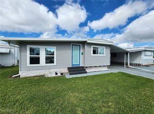 21 Diamond Ln #D-21, Naples, FL 34112