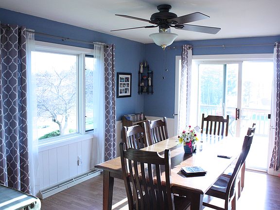 Dining with slider and deck