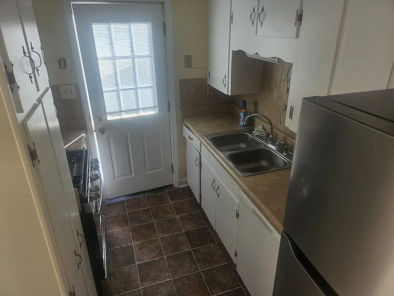 252 5th Ave NE — Photo 5
