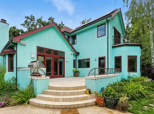 881 Northampton Dr, Palo Alto, CA 94303