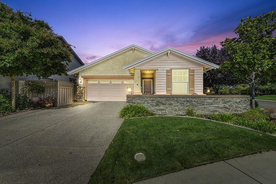 1st image of 1472 Topanga Ln
