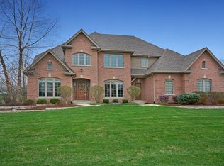 4135 Meadow View Dr, Saint Charles, IL 60175