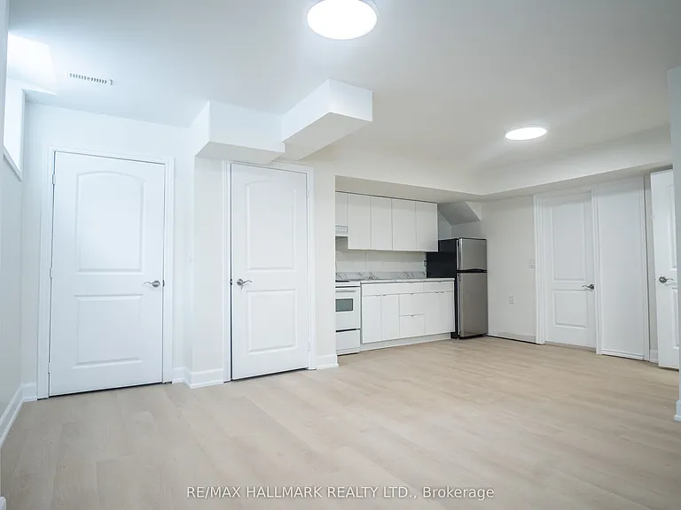 118 Fairholme Ave #2 — Photo 9