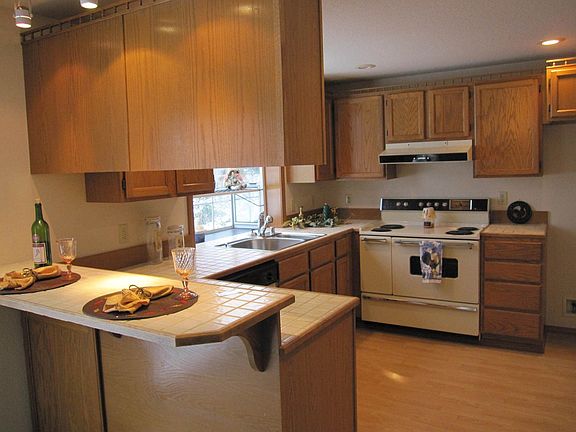 2nd image of 9518 Solberg Ct SE