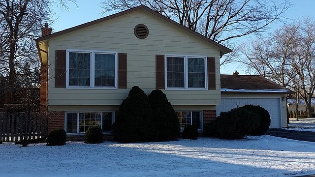 1st image of 103 W Canterbury Dr
