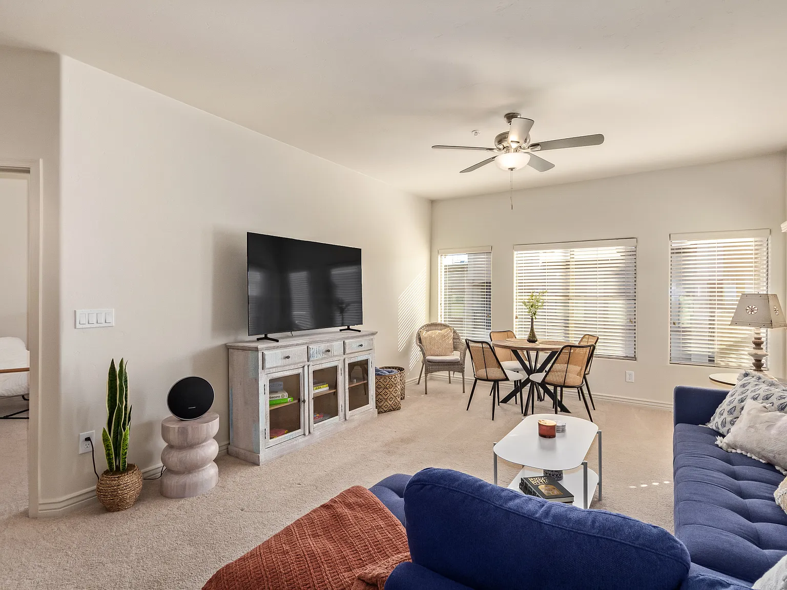 5450 E Deer Valley Dr — Photo 4
