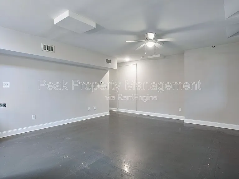 220 E Marshall St #B — Photo 11
