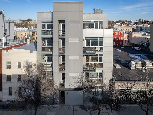82 Guernsey St APT 3B, Brooklyn, NY 11222