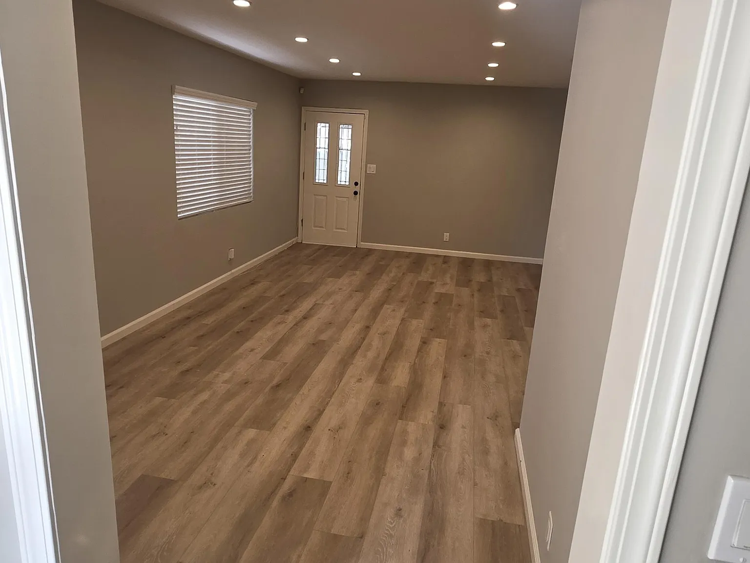 2 bed, 930 sqft, $3,000 — Photo 2
