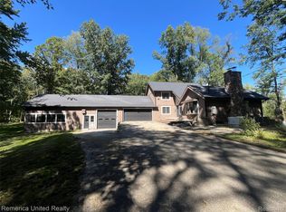 6160 Brambleberry Ln, Howell, MI 48855