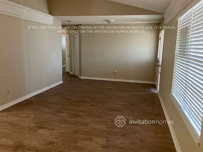 842 Shriver Cir — Photo 2