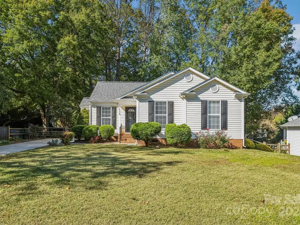 7826 Ambleside Dr, Charlotte, NC 28216
