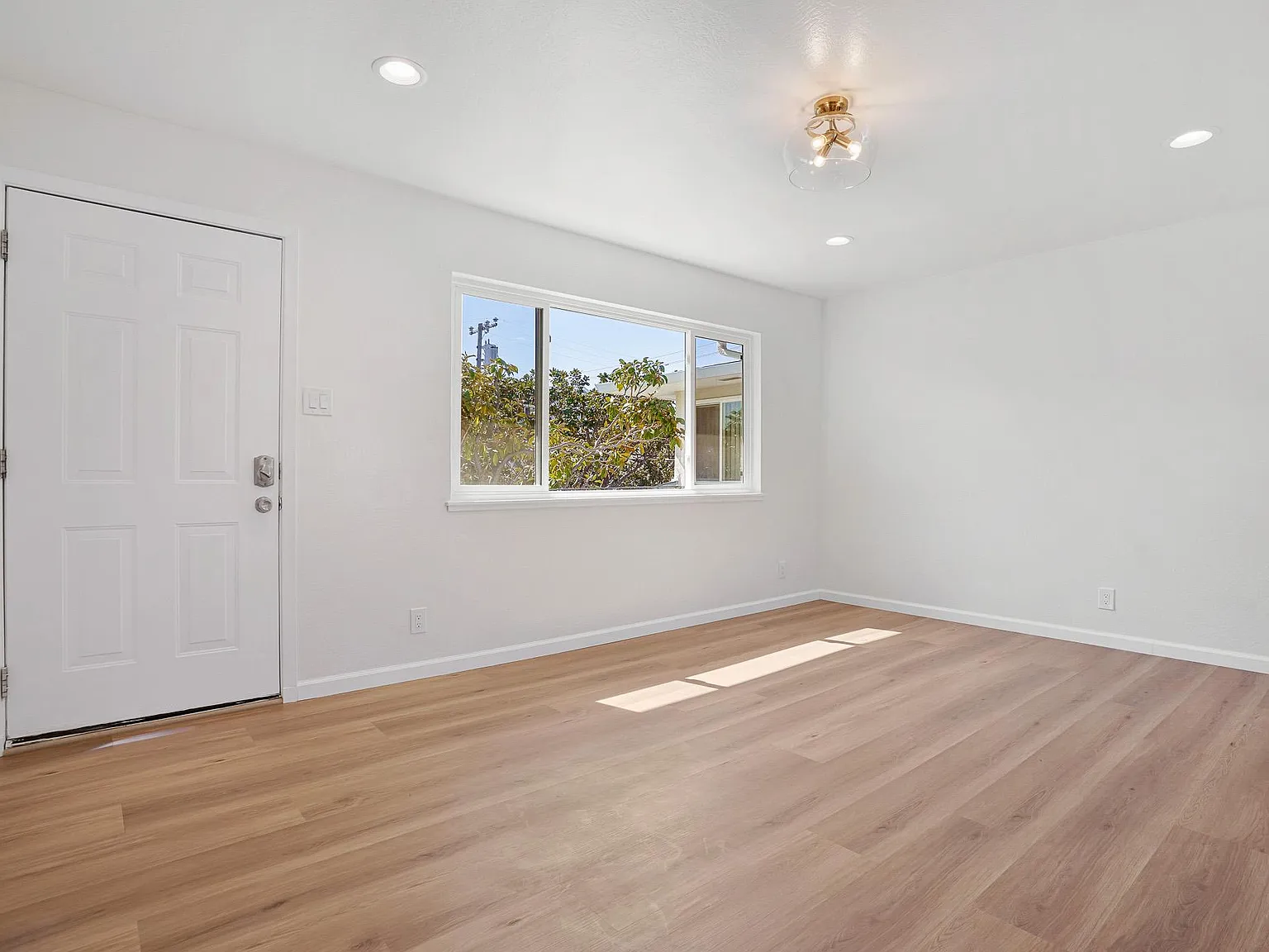 1 bed, 620 sqft, $2,548 — Photo 2