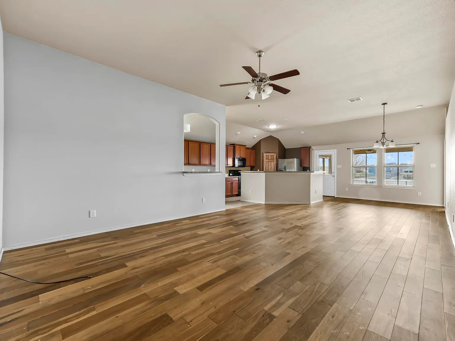 4 bed, 2056 sqft, $2,800 — Photo 4