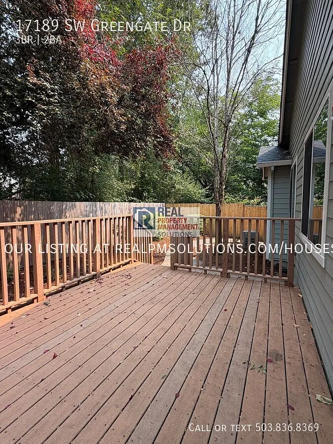 Stunning Sherwood Home Available — Photo 3