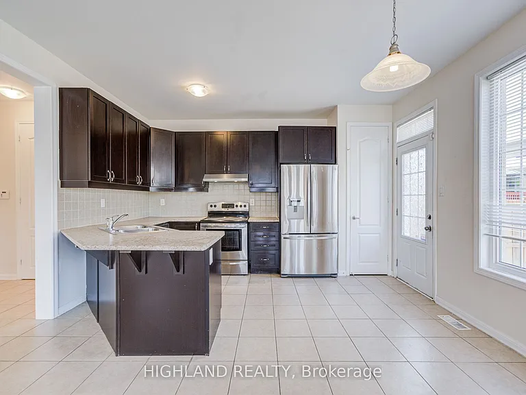 513 Tyrone Cres — Photo 13
