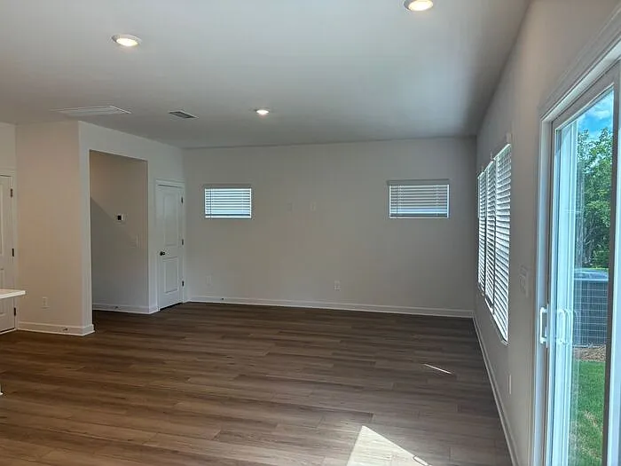 424 Luna Ln — Photo 8