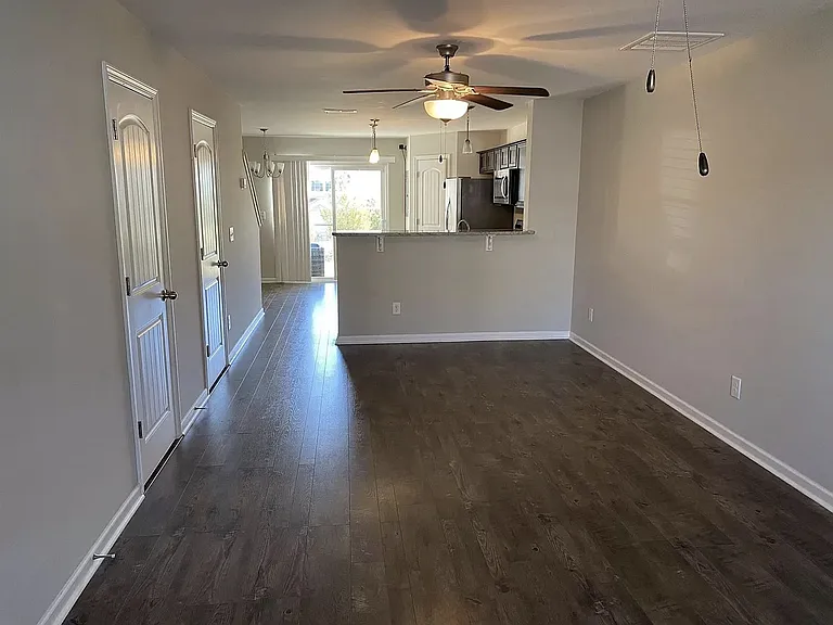 255 Cobblestone Place Dr — Photo 2