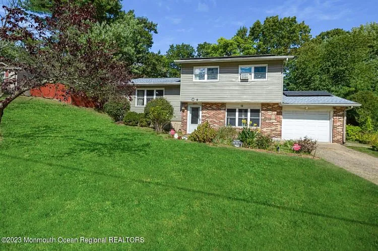 12 Albany Ave photo 1