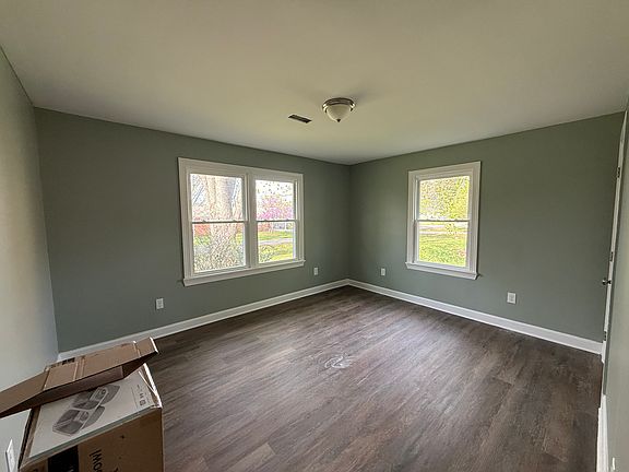 4th image of 400 Poplar Cir