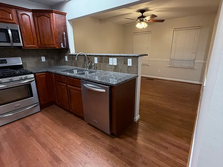 9415 Seasons Dr — Photo 8