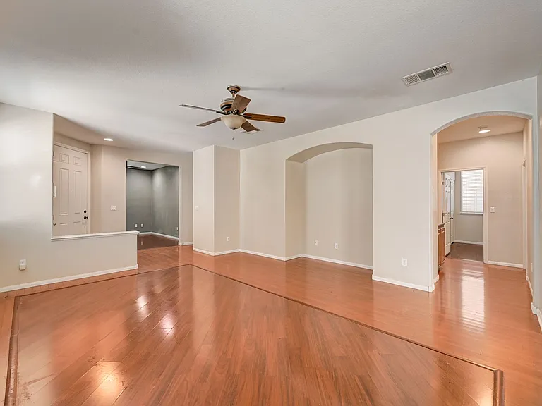 4421 Desert Home Ave — Photo 10