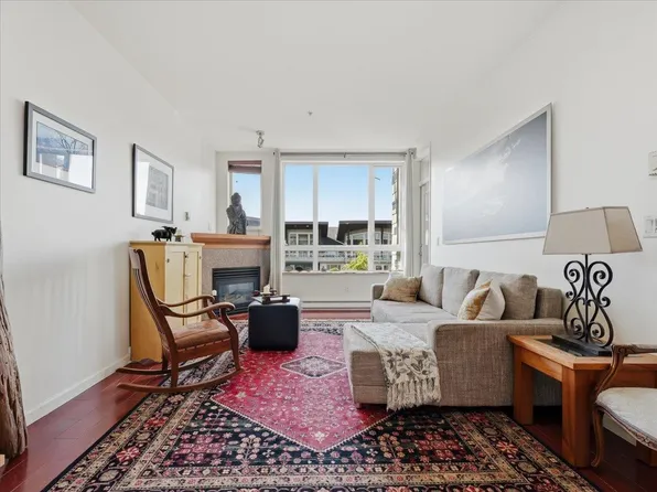580 Raven Woods Dr #417, Burrard Inlet 3, BC V7G 2T3