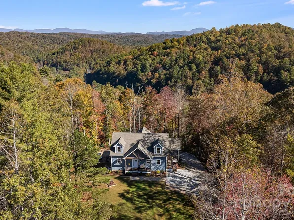 566 Never Blue Rd, Flat Rock, NC 28731