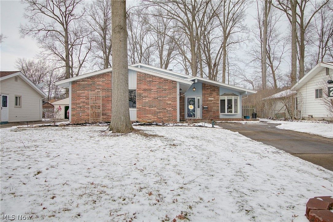 26412 Redwood Dr, Olmsted Falls, OH 44138 Zillow