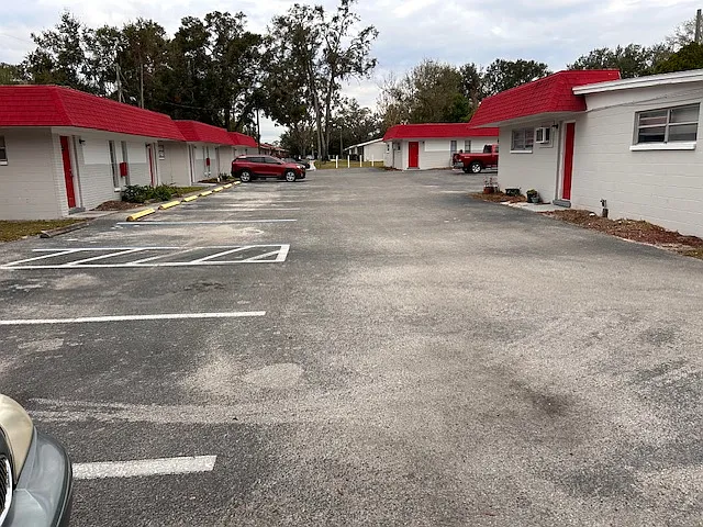 Lexington Court Community — Photo 8