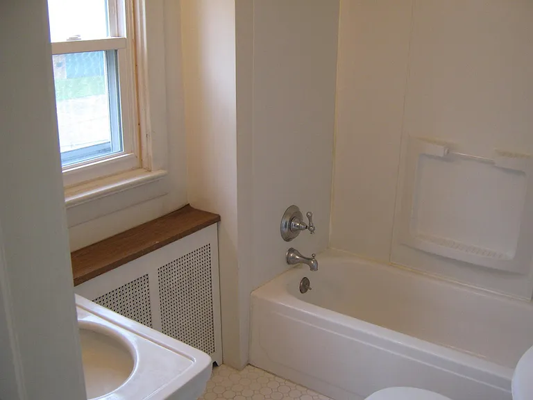 1704 Market Ave N #3 — Photo 8