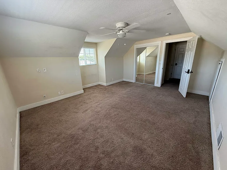 409 Elsinore Dr — Photo 2