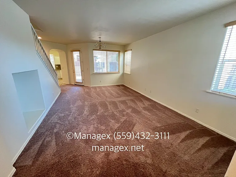 737 W Siena Ln — Photo 2