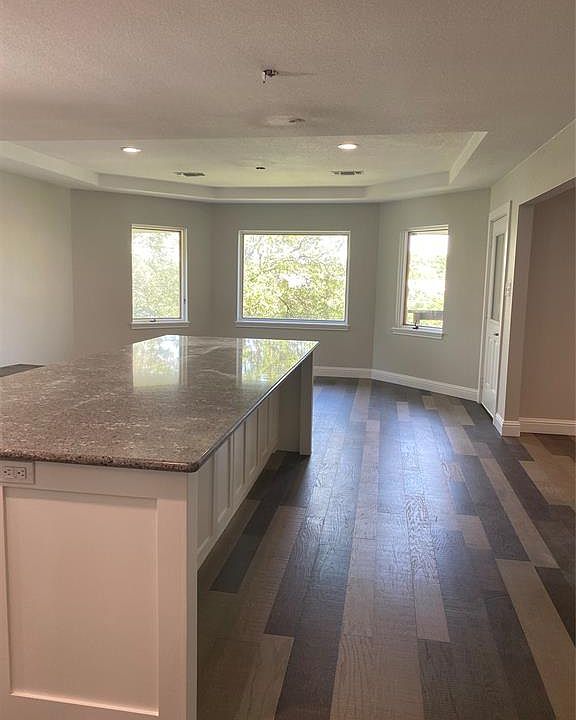 2nd image of 3913 Crescent Dr