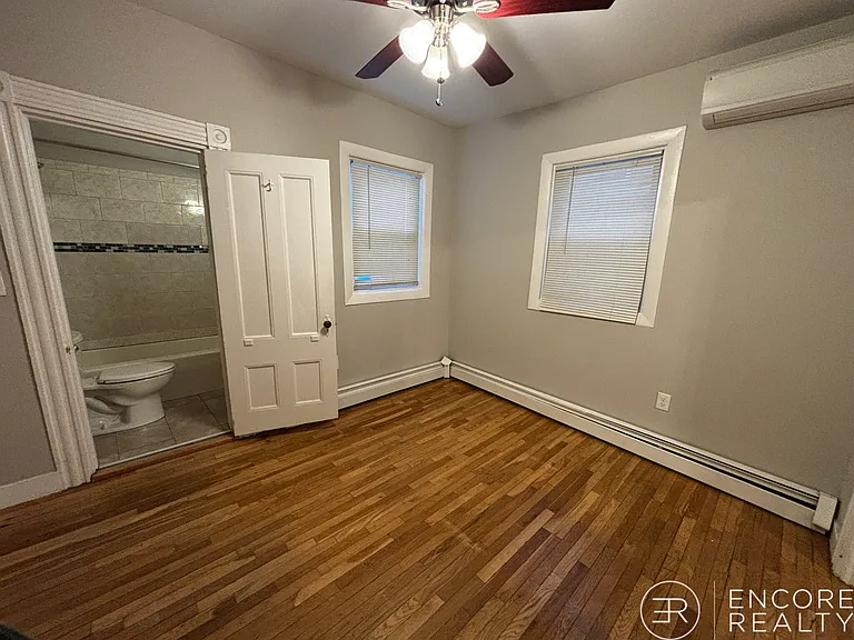 26 John F Kennedy St #11 — Photo 4