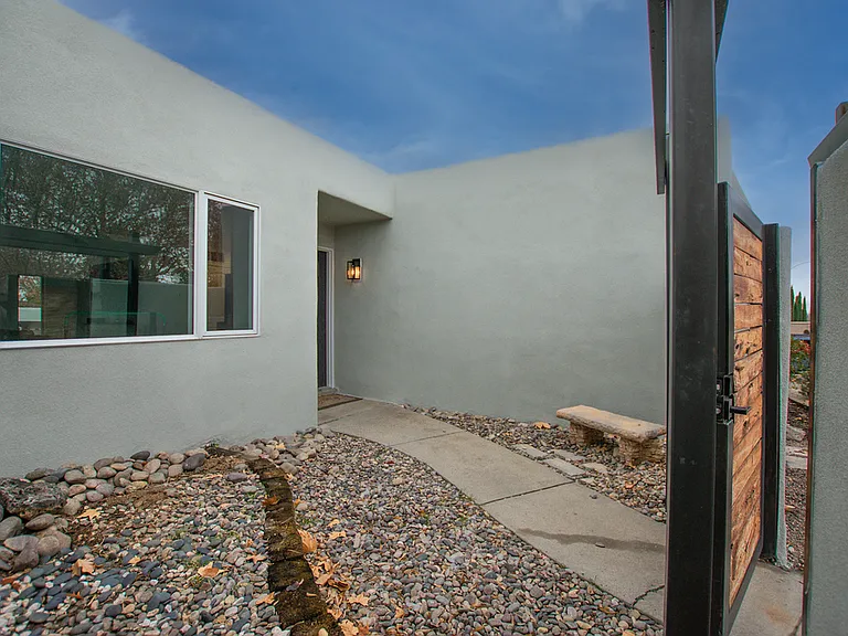9514 Avenida Del Oso NE — Photo 9