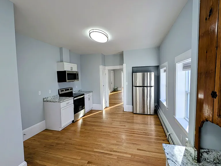 168 Waterman Ave — Photo 9
