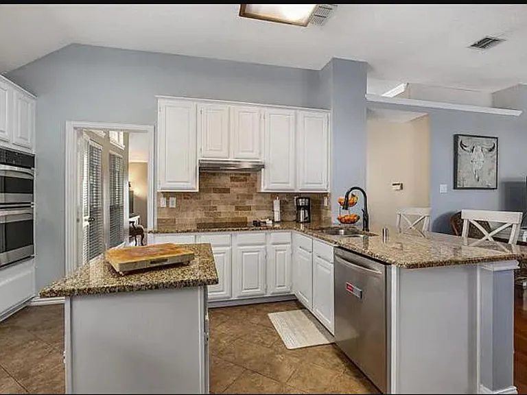 11012 Alexandria Dr — Photo 8