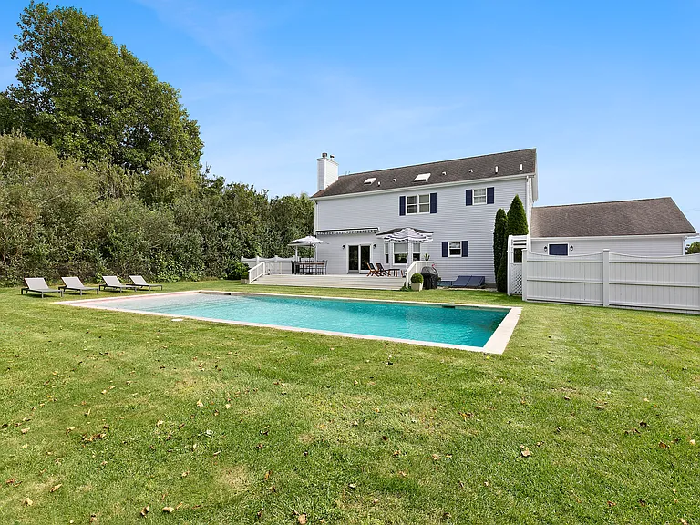 Montauk Hwy — Photo 11