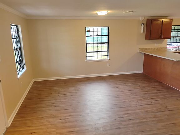 3rd image of 1338 Weare St