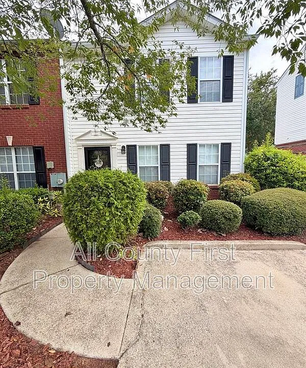 5867 Strathmoor Manor Cir