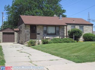 652 Memorial Dr, Grand Island, NE 68801