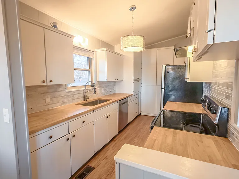 63 Hope Dr — Photo 5