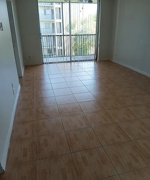 7860 NW 50th St #301 — Photo 1
