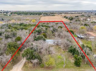 910 Weil Rd, Marion, TX 78124