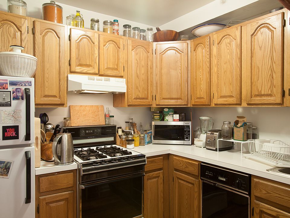 2nd image of 940 President St APT 3B