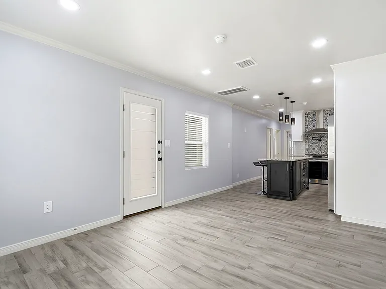 1310 E San Antonio Ave — Photo 6