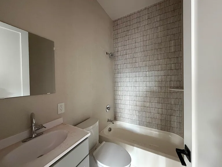 40 Lembeck Ave #21E — Photo 10