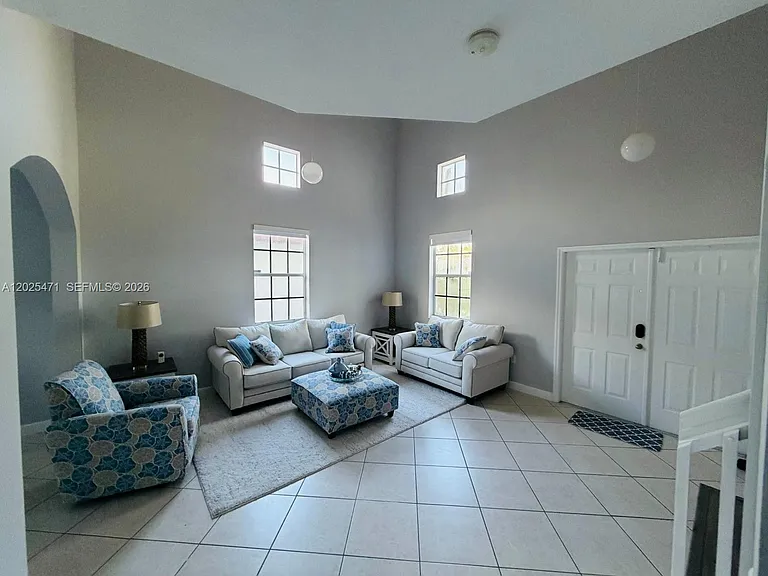 15858 SW 138th Ter — Photo 5