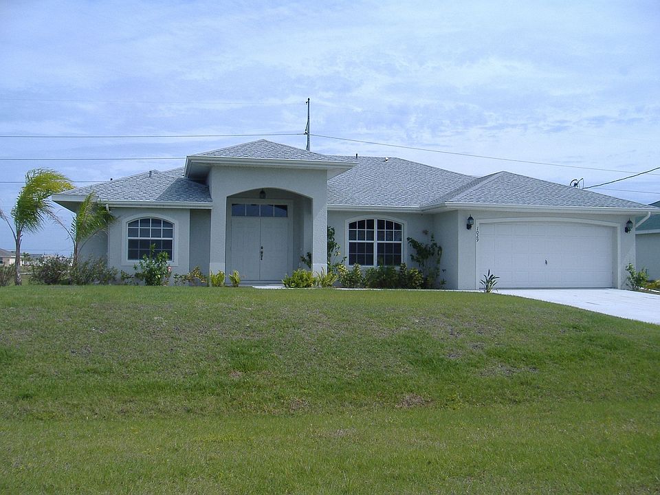 1st image of 1029 NE Juanita Pl